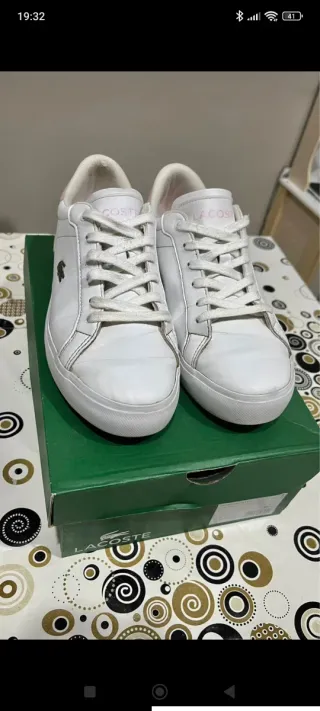 Zapatillas Lacoste Blancas con Detalle Rosa
