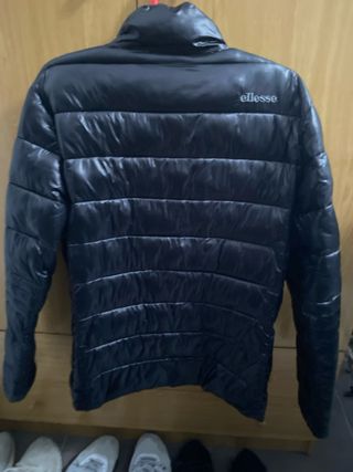 Chaqueta acolchada negra Ellesse