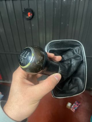 Pomo cambio Golf MK4 + piezas varias