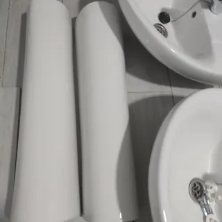 Lavabos de pie Roca Porcelana Blancos.