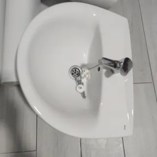 Lavabos de pie Roca Porcelana Blancos.