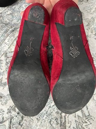 Botines de gamuza rojos. Talle 38