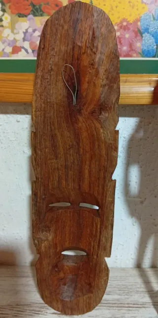 Máscara de madera artesanal
