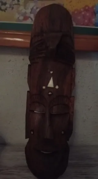 Máscara de madera artesanal