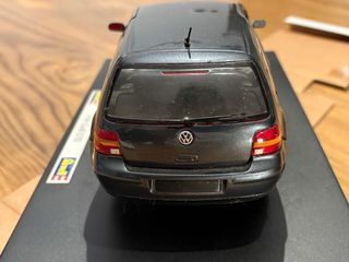 Maqueta Revell VW Golf mk4 1:18