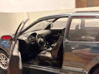 Maqueta Revell VW Golf mk4 1:18