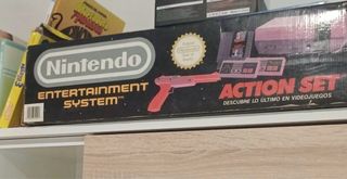 Nintendo NES Action Set con pistola y caja y juego