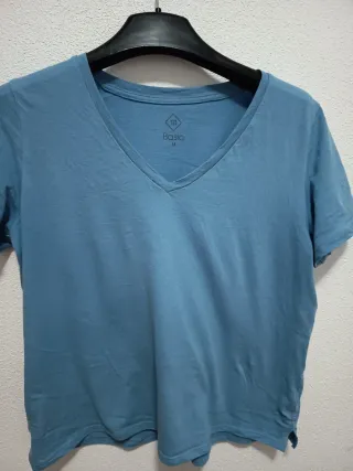 Jersey negro cuello pico