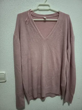 Jersey negro cuello pico