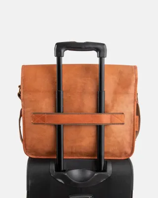 Bolso de hombro de cuero marrón