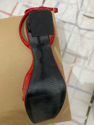 Tacones rojos plataforma nuevos talla 40.