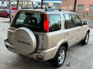 Honda CR-V 4x4 motor 2.0 147 CV, pegatina b, 4000€