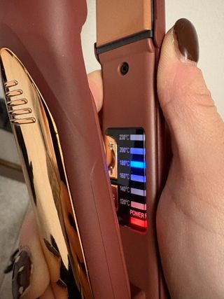 Piastra professionale TUFT marrone/oro