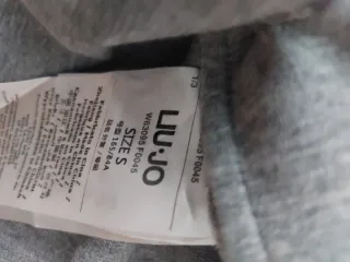 Blazer juvenil gris con tachuelas