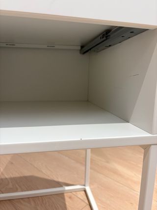 IKEA VIKHAMMER Mesita de noche blanca con cajón