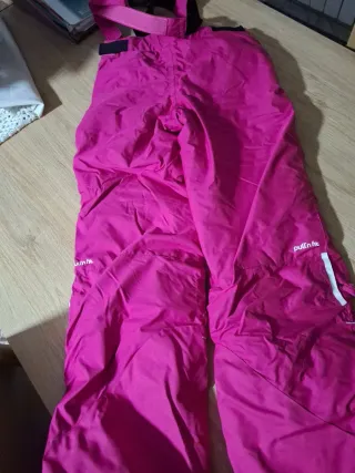 Pantalón de esquí rosa con tirantes