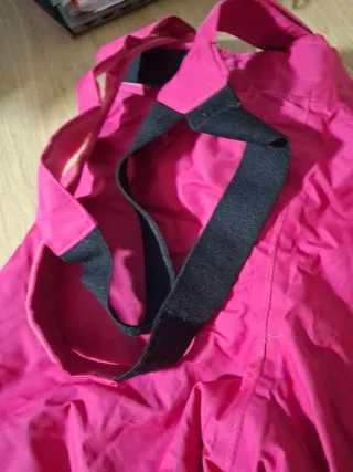 Pantalón de esquí rosa con tirantes