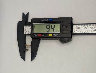 Pendiente de oro combinado de 18k, 0.76 g.