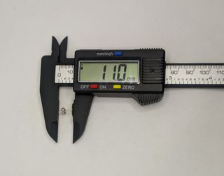 Pendiente de oro combinado de 18k, 0.76 g.