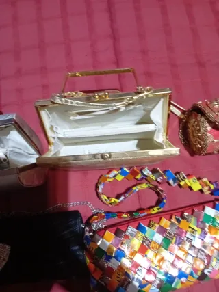 Bolsos de fiesta dorados y plateados,blanco, negro