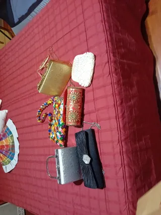 Bolsos de fiesta dorados y plateados,blanco, negro