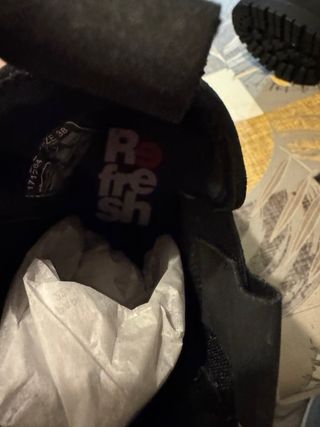 Botines negros con detalle R