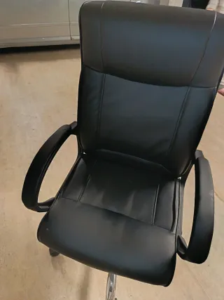 Silla de oficina negra