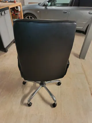 Silla de oficina negra