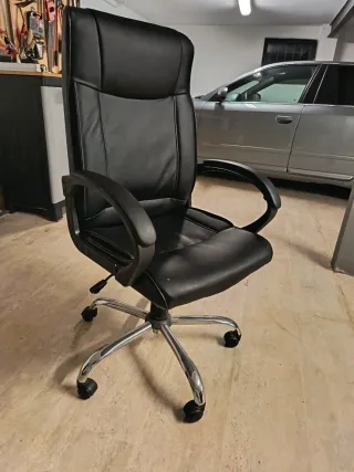 Silla de oficina negra