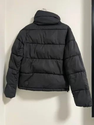 Chaqueta acolchada Stradivarius negra