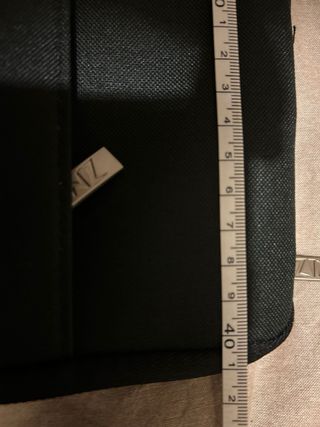 Funda portátil negra con cremallera