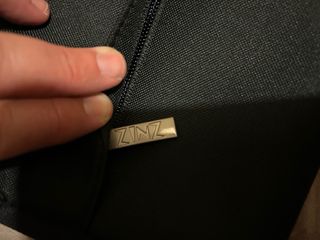 Funda portátil negra con cremallera