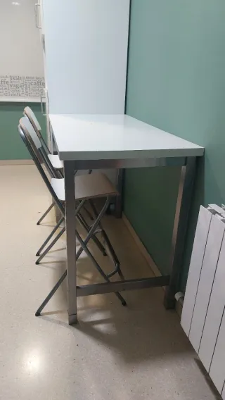 Conjunto mesa y 2 taburetes cocina