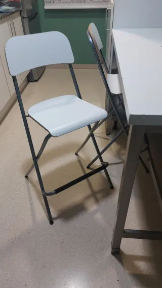 Conjunto mesa y 2 taburetes cocina