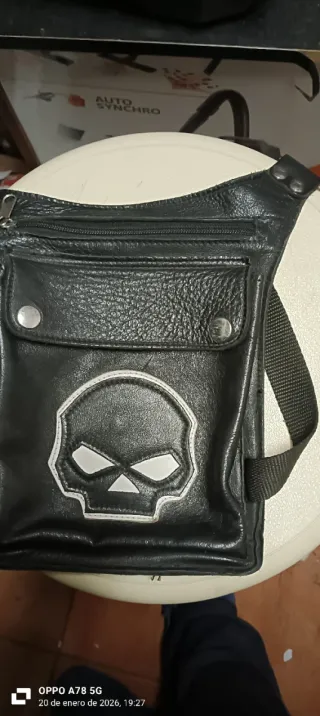 Bolsa pernera para moto cuero calavera