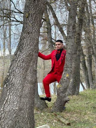 Traje Rojo Gitano Bordado Negro