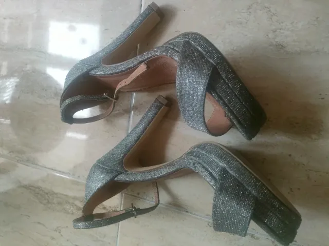 Zapatos de tacón con pedrería Rojo, Negros, platea