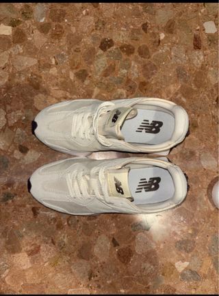 New Balance 327 Beige