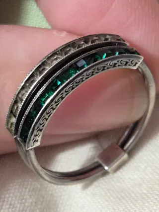 Anillo antiguo con esmeraldas y diamantes