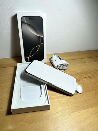 iPhone 16 Pro Apple Negro/Plateado