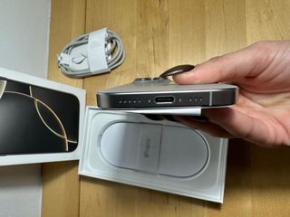 iPhone 16 Pro Apple Negro/Plateado