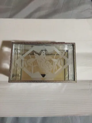 Joyería de cristal con diseño floral