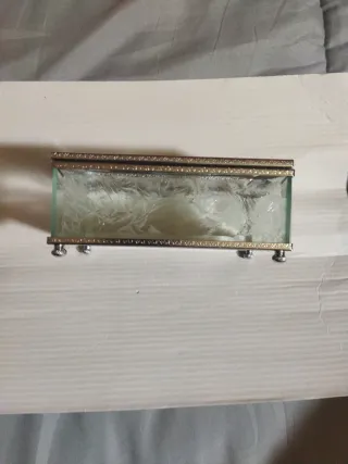 Joyería de cristal con diseño floral