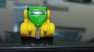 Macchinina Hot Wheels Swoop coupé J 345 anno 2006