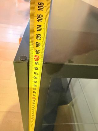 Vitrina con puertas de cristal, color antracita.