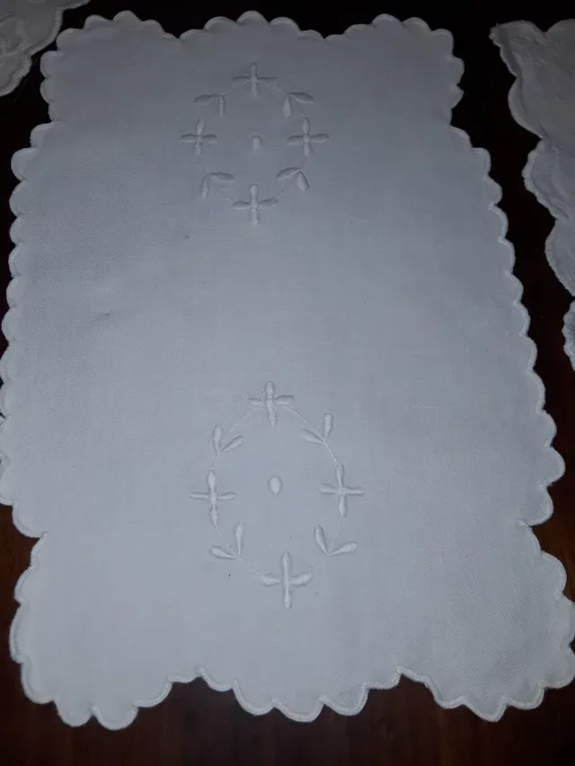 4 Tapetes Festoneados Y Bordados