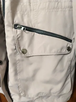 Parka beige entretiempo con capucha