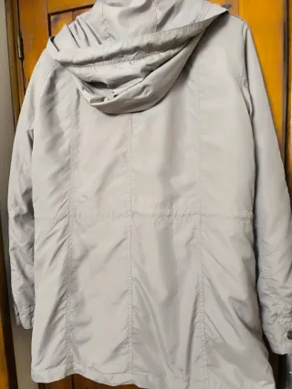 Parka beige entretiempo con capucha