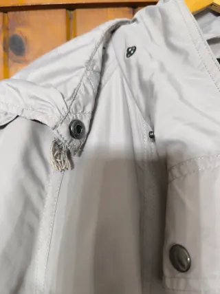 Parka beige entretiempo con capucha