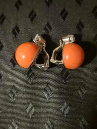 Pendientes antiguos naranjas y plateados